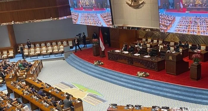 DPR Sahkan Revisi UU Polri