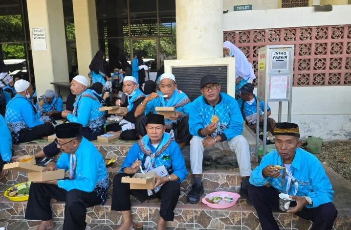 Penyambutan Jamaah Haji Pacitan di Tegalombo Berlangsung Penuh Haru dan Kebahagiaan