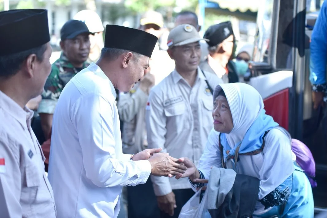 Kepulangan Jamaah Haji Pacitan 2026 Disambut Haru, Bupati Aji Doakan Haji Mabrur dan Jadi Teladan Masyarakat