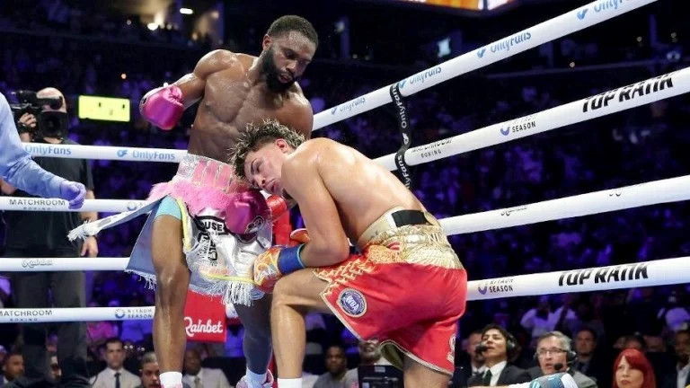 Jaron “Boots” Ennis KO Xander Zayas, Kini Bidik Gelar Tak Terbantahkan atau Duel Besar Lawan Vergil Ortiz Jr