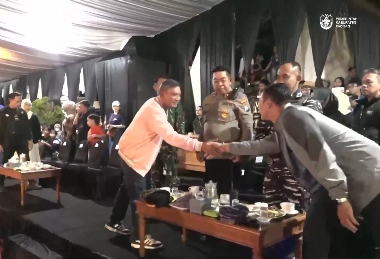 Kehadiran Bupati KRT Indrata Nur Bayuaji Di Sambut Denting Simfoni Bambu Pada Festival Ronthek Pacitan 2026