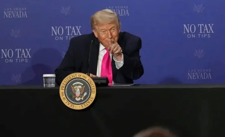 Trump Klaim Kuasai Selat Hormuz, Pungutan 20 Persen Picu Ketegangan Baru dan Ancam Ekonomi Dunia