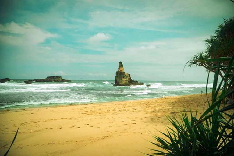 Pantai Buyutan Pacitan