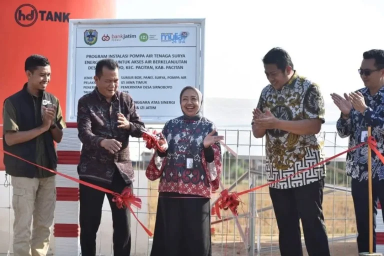 Bank Jatim Serahkan Pompa Air Tenaga Surya untuk Petani Pacitan