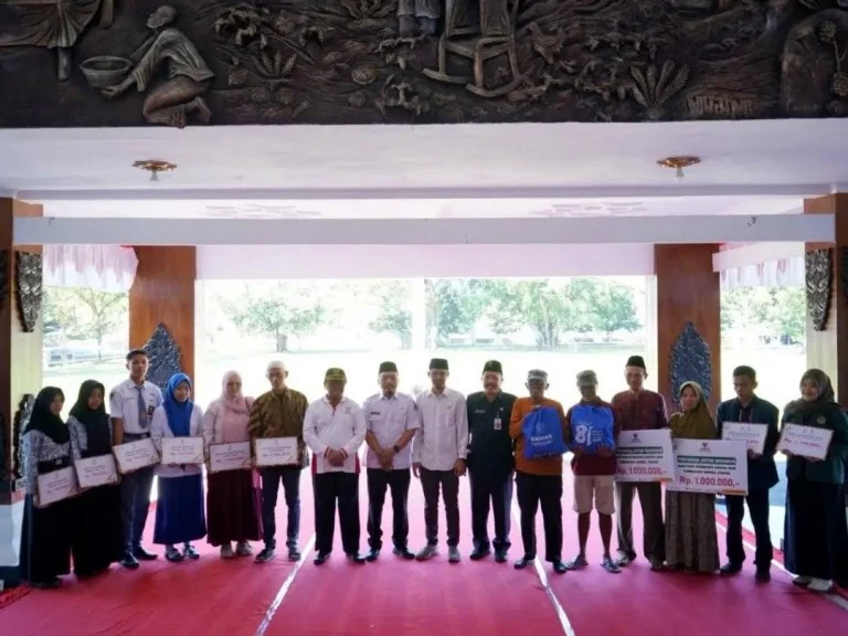 BAZNAS Pacitan Salurkan Rp100 Juta Lebih, Beasiswa Jadi Investasi Masa Depan