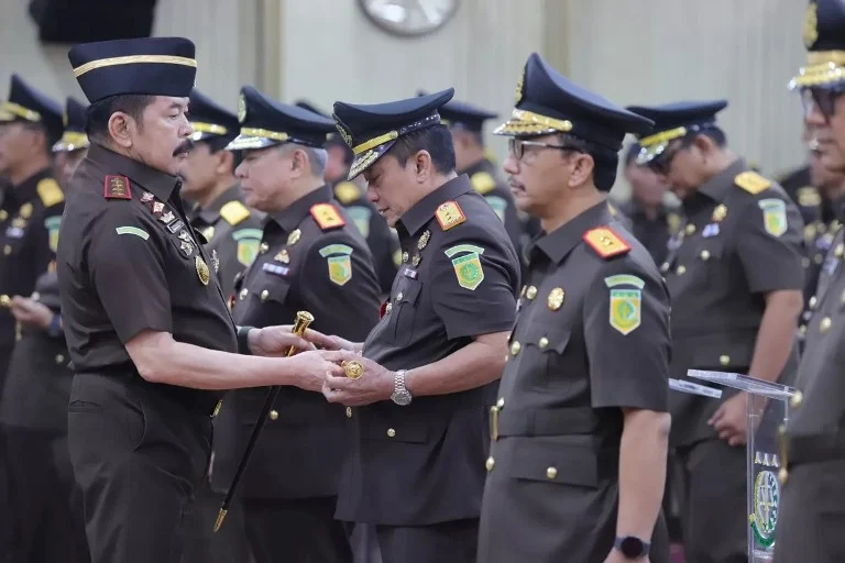 Burhanuddin Lantik 34 Pejabat Kejaksaan