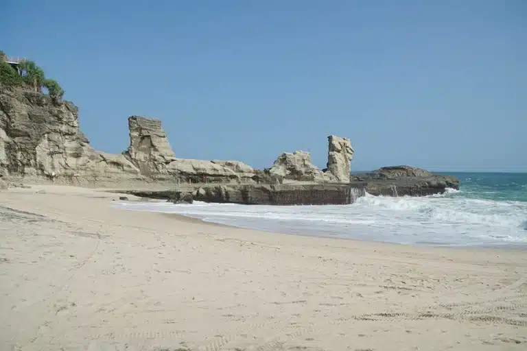 Pantai Klayar Pacitan, Pesona Karang dan Seruling Laut yang Tak Pernah Sepi Cerita