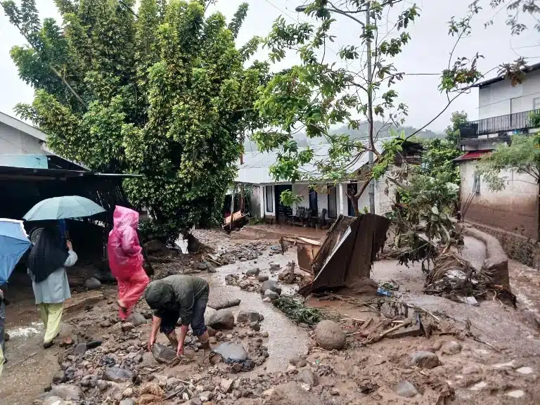 Banjir Bandang Solok, 100 Rumah Terdampak dan Satu Warga Masih Dicari