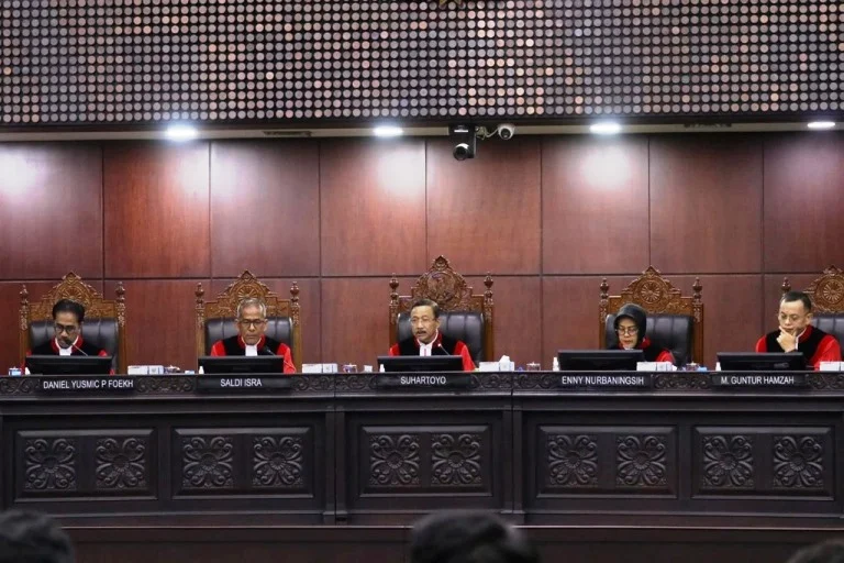 Syarat Pendidikan Gibran: MK Temukan Dokumen Tak Ada, Gugatan Tetap Ditolak