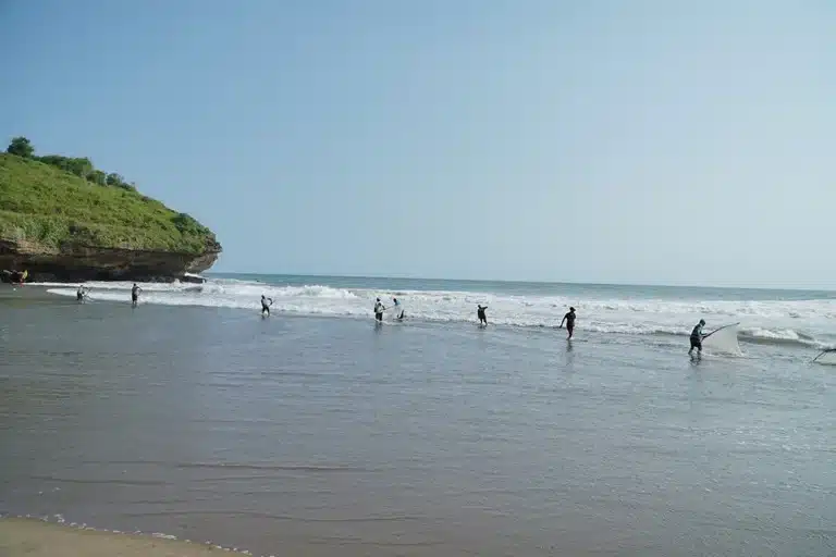 Pantai Ngiroboyo Pacitan, Pesona Muara yang Memikat
