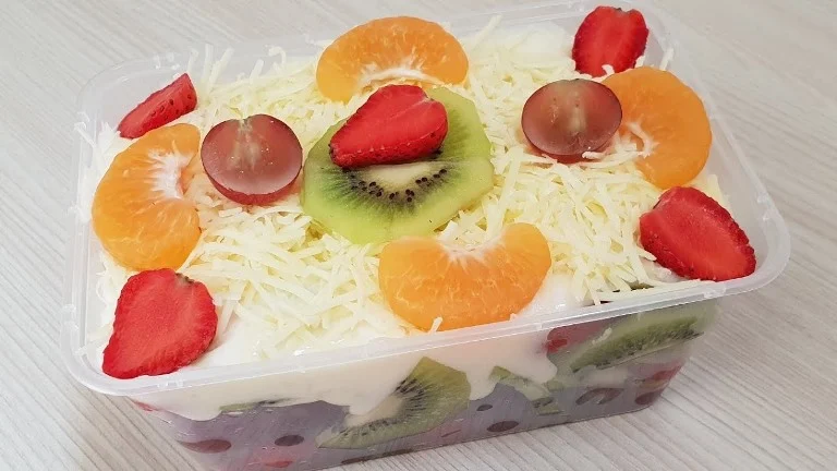 salad buah creamy
